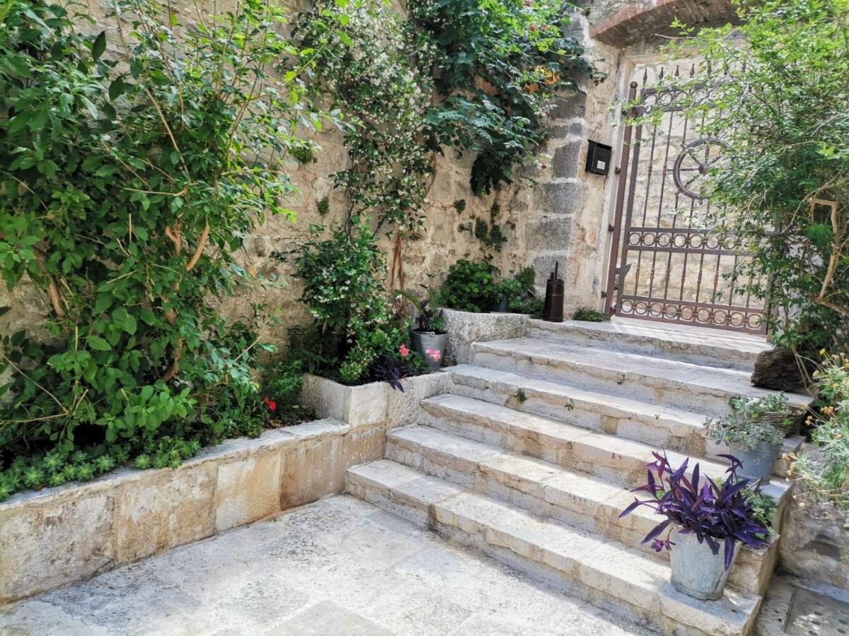 Old Town Studio Apartments ماكارسكا المظهر الخارجي الصورة